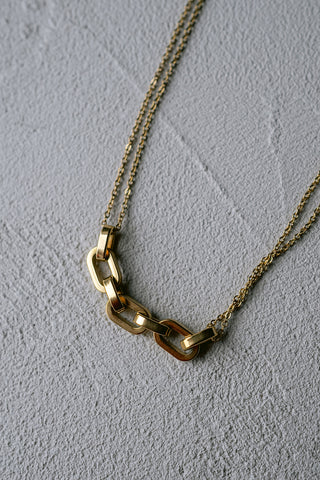 Leonie Neckless Gold