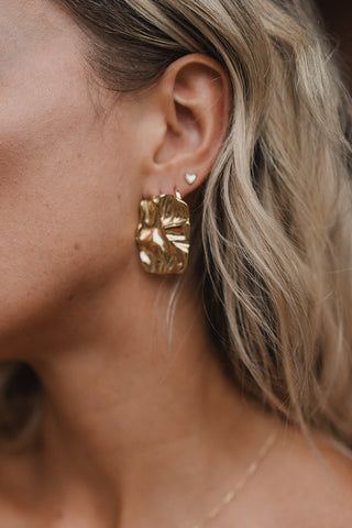 Waves of Love Earrings Gold